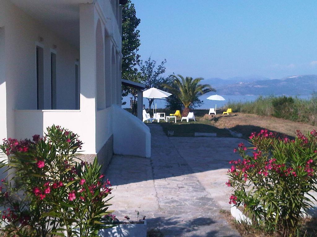 Virginia'S Beachfront Apartments Kávos Habitación foto