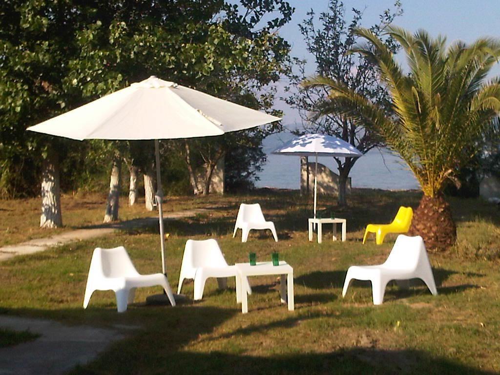 Virginia'S Beachfront Apartments Kávos Habitación foto