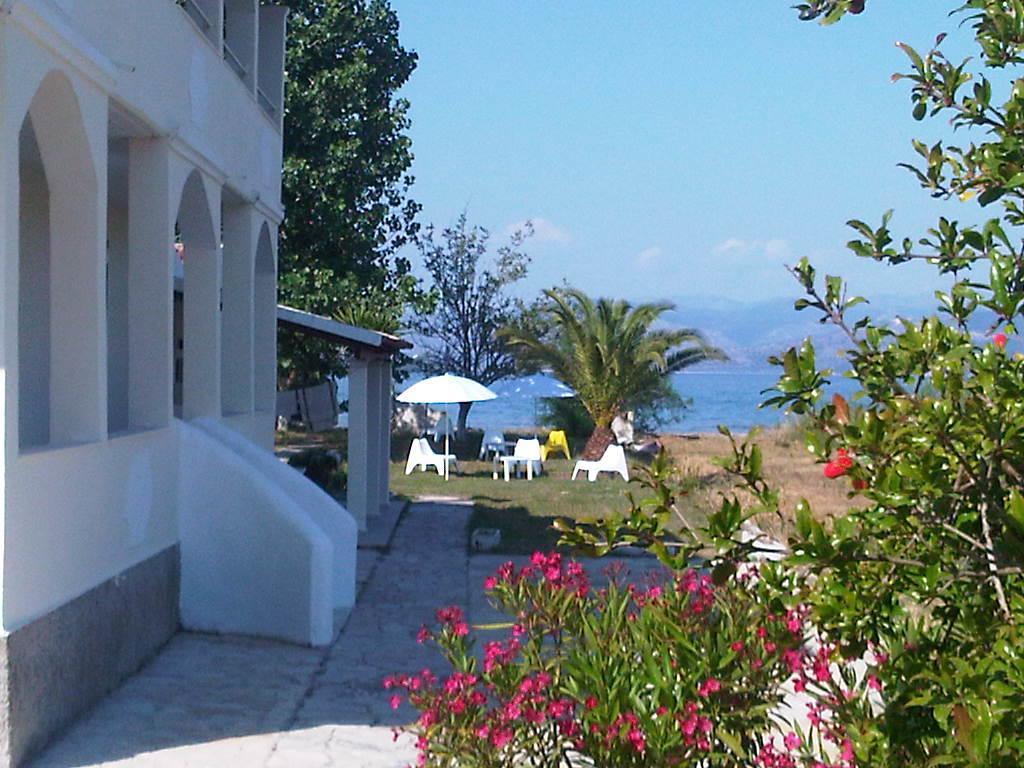 Virginia'S Beachfront Apartments Kávos Habitación foto